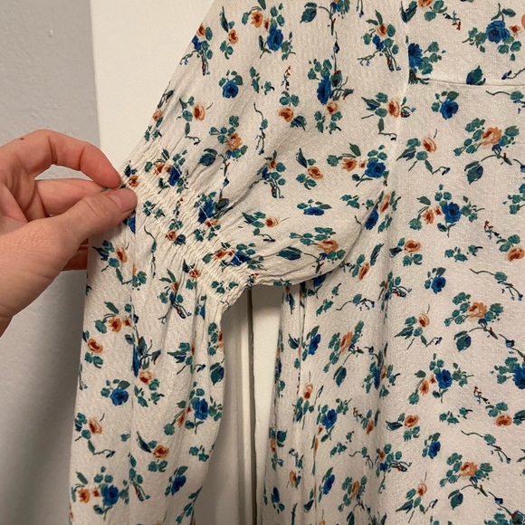 WAYF Floral Keyhole Front Tunic Top size Small - Picture 8 of 10